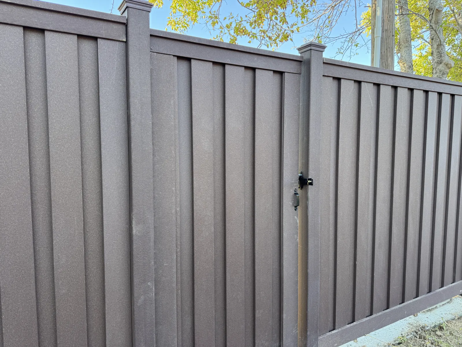 Low-maintenance Trex composite fence in Dallas, TX